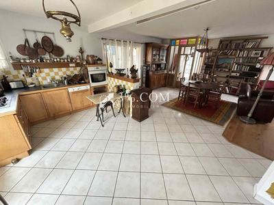 Maison - 136 m² - 6 pièces