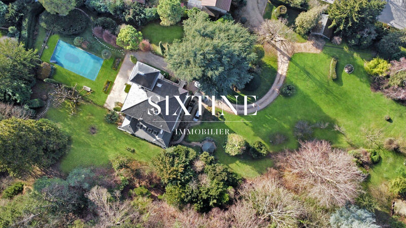 Château - 330 m² - 11 pièces