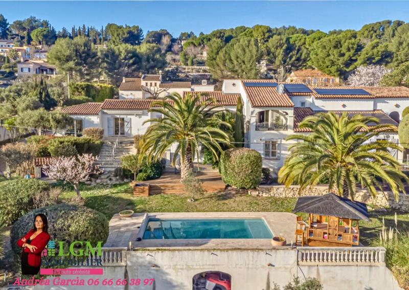 Villa - 230 m² - 6 pièces