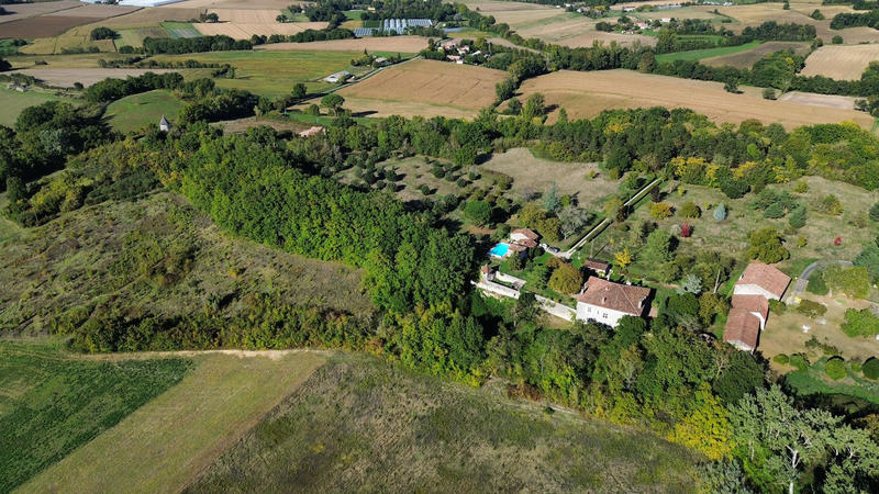 Maison - 955 m² - 23 pièces