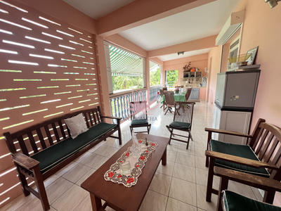 Maison - 252 m² - 5 pièces