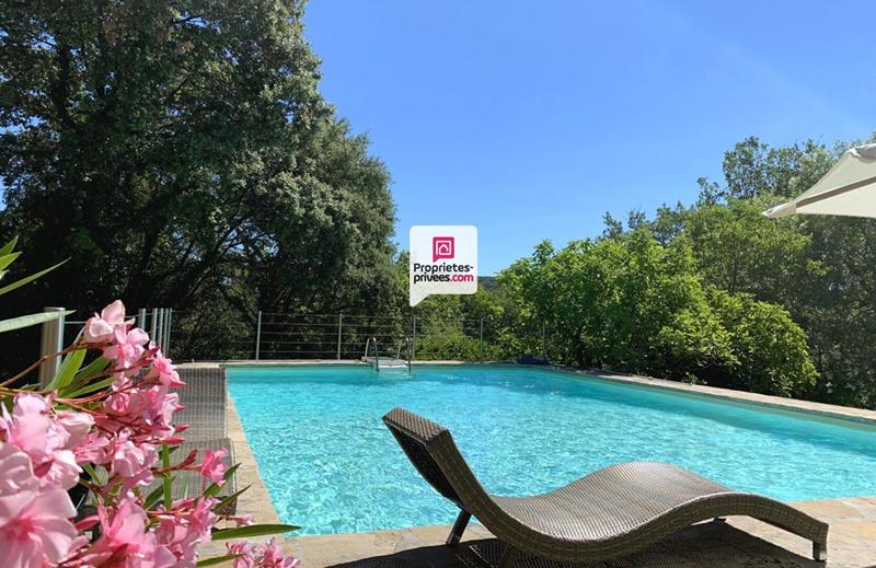 Maison - 220 m² - 8 pièces