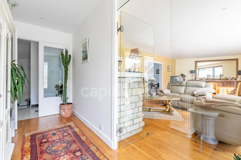 Maison - 260 m² - 8 pièces