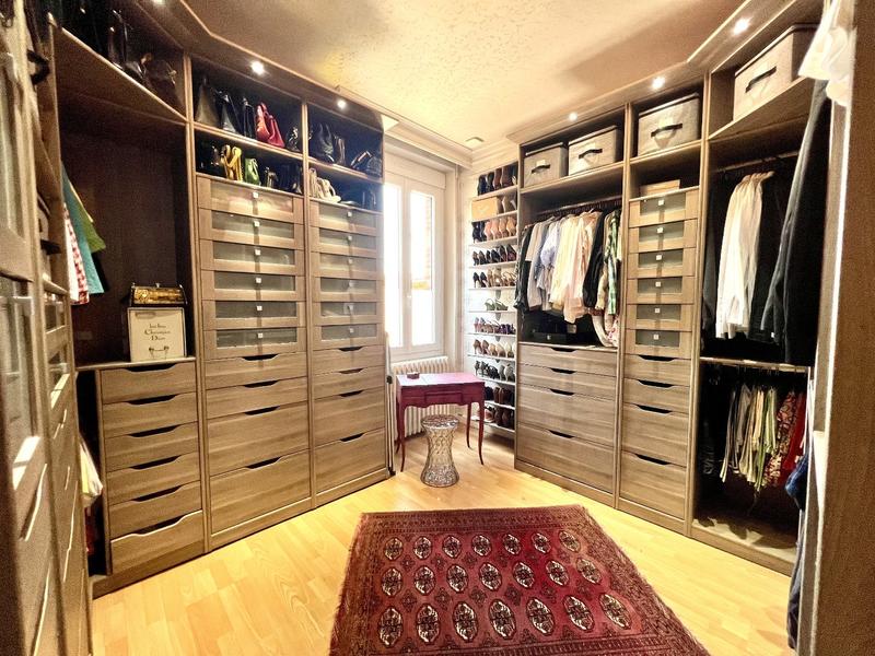 Maison - 305 m² - 8 pièces