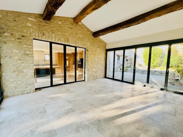 Maison - 385 m² - 8 pièces