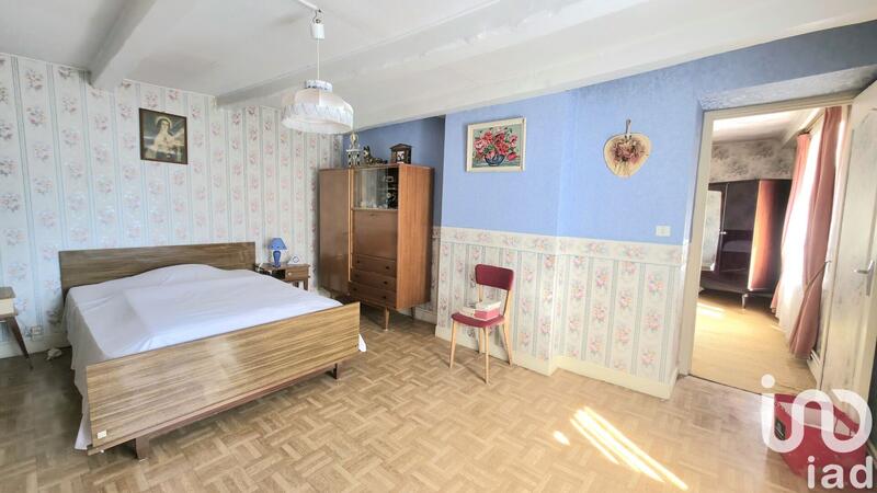 Maison - 245 m² - 9 pièces