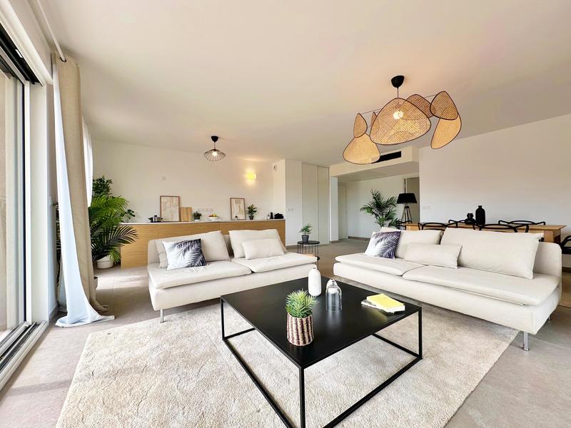 Appartement - 98 m² - 4 pièces