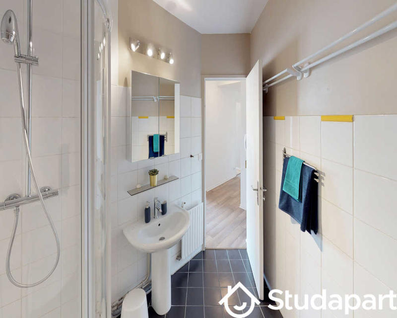 Chambre - 120 m² - 1 pièce