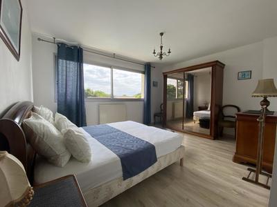 Maison - 213 m² - 9 pièces