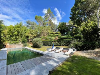 Maison - 250 m² - 7 pièces