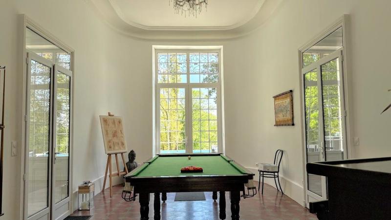 Propriété - 680 m² - 21 pièces