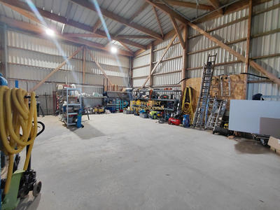 Local d'activités - 240 m²