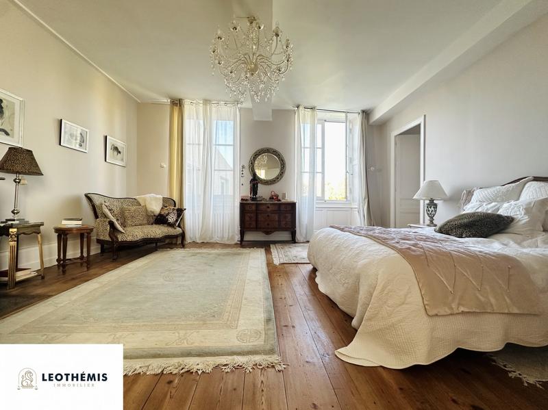 Maison - 362 m² - 14 pièces