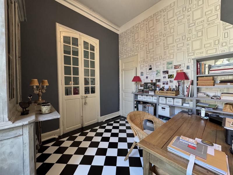 Maison - 225 m² - 7 pièces