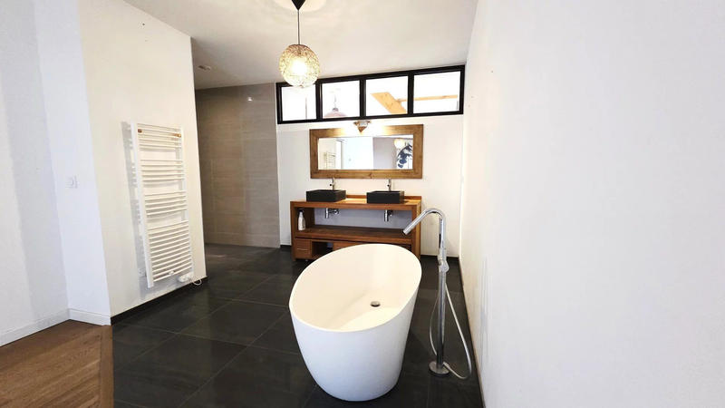 Loft - 199 m² - 4 pièces