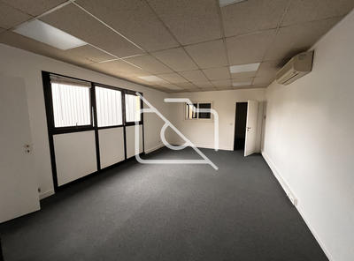 Entrepôt - 4 542 m²