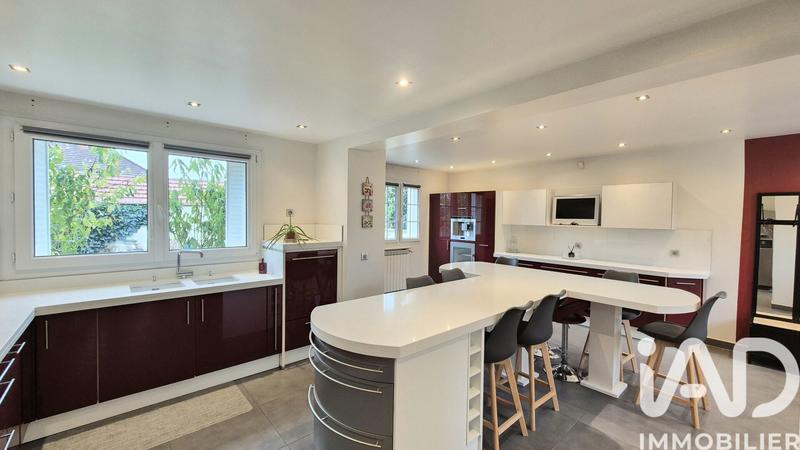 Maison - 230 m² - 7 pièces