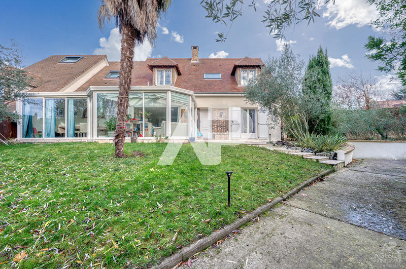 Maison - 266 m² - 7 pièces