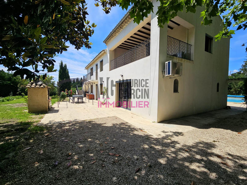 Maison - 232 m² - 8 pièces