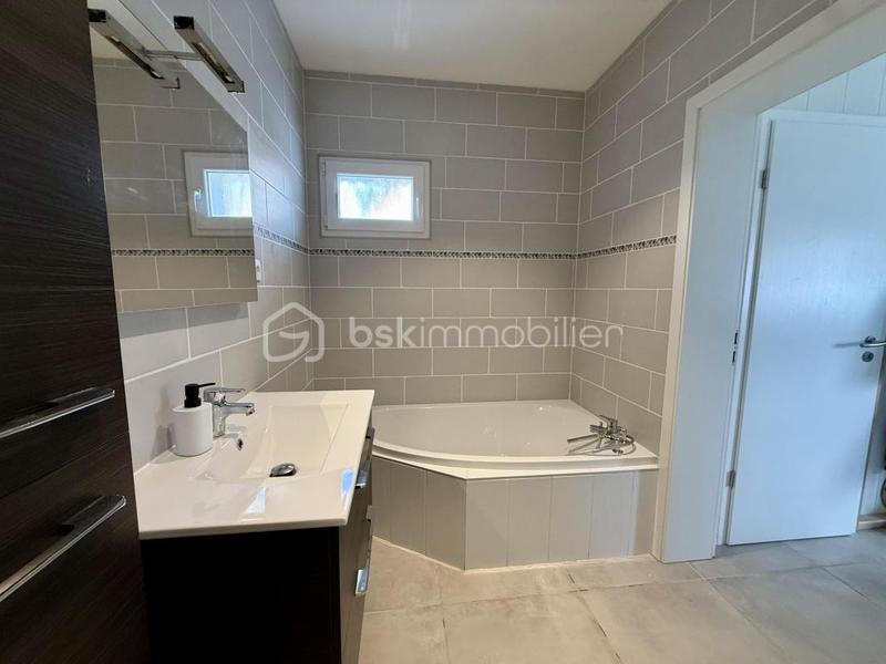 Maison - 95 m² - 5 pièces