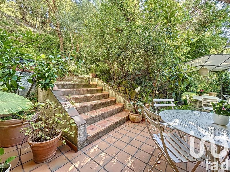 Maison - 233 m² - 7 pièces