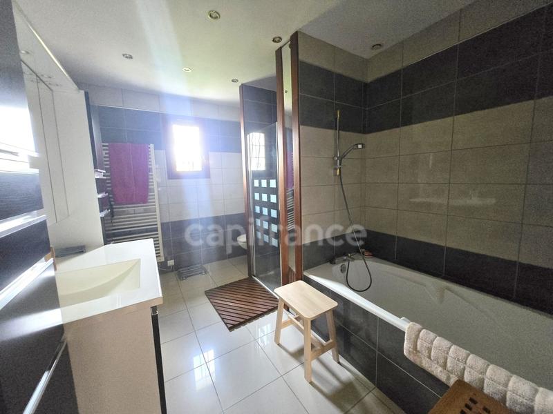 Maison - 180 m² - 7 pièces