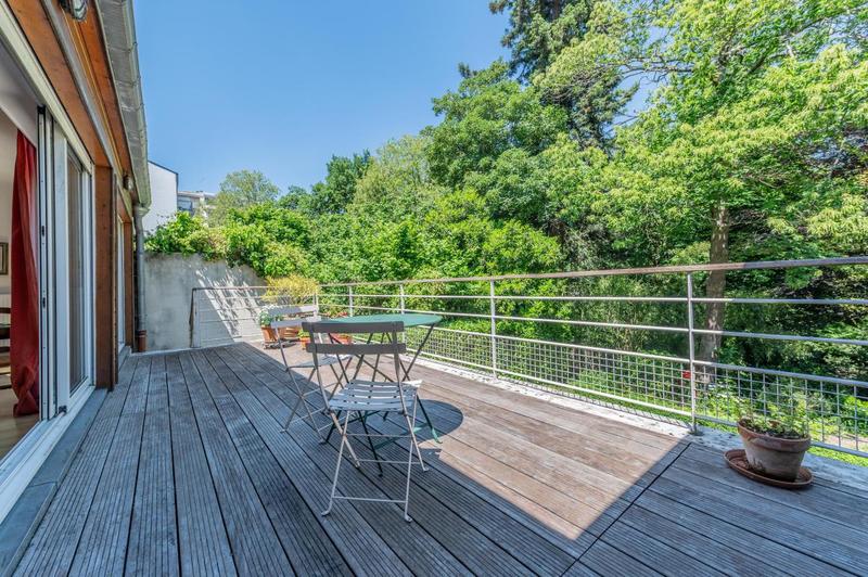 Maison - 235 m² - 8 pièces