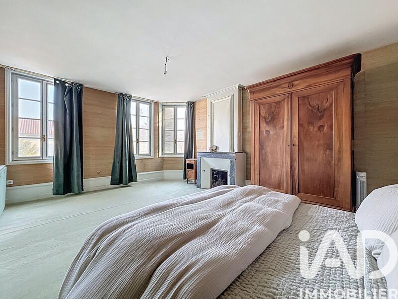 Maison - 227 m² - 8 pièces
