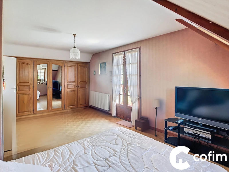 Maison traditionnelle - 151 m² - 6 pièces