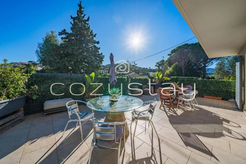 Villa - 305 m² - 10 pièces