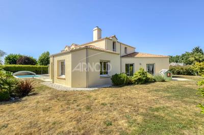 Maison - 236 m² - 8 pièces