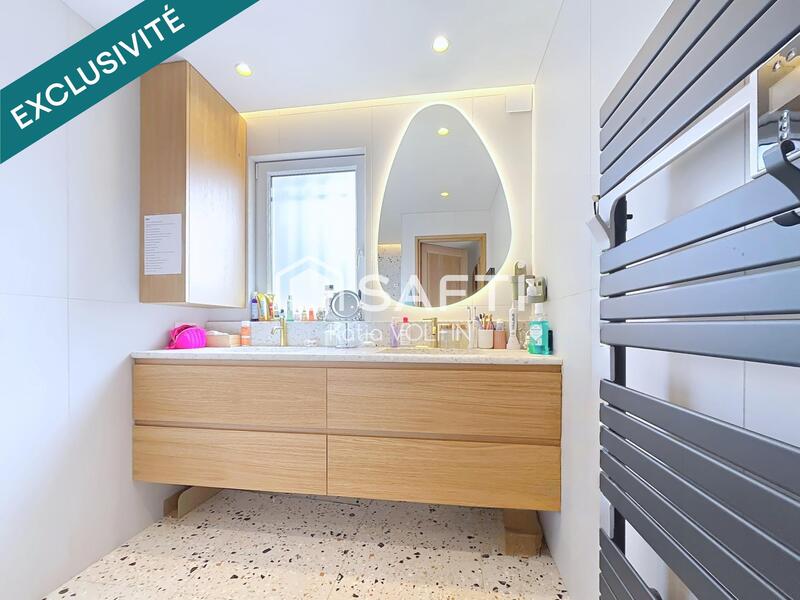 Maison - 200 m² - 8 pièces