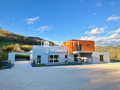 Maison - 177 m² - 5 pièces