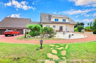 Maison - 240 m² - 6 pièces