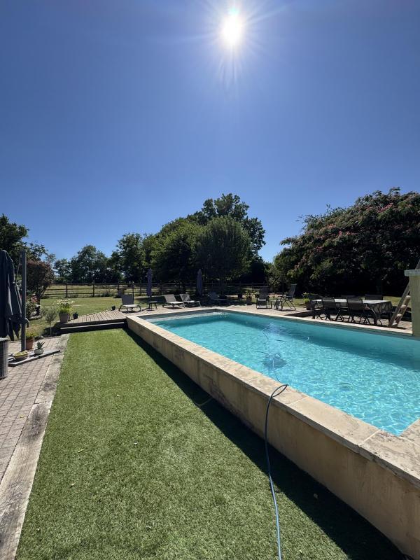 Maison - 250 m² - 6 pièces