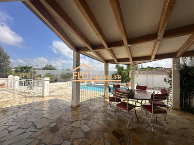 Maison - 230 m² - 7 pièces