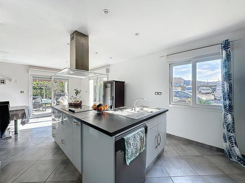 Local commercial - 8 pièces