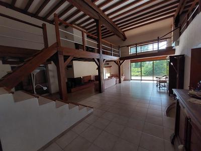 Maison ancienne - 417 m² - 8 pièces