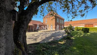 Maison - 245 m² - 9 pièces