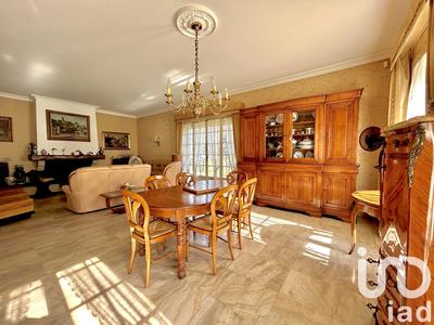 Maison - 202 m² - 8 pièces