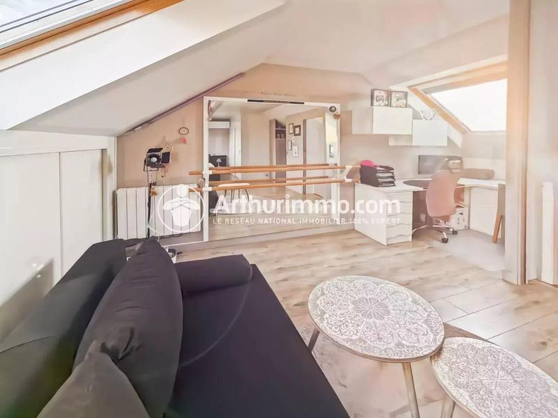 Maison - 210 m² - 7 pièces