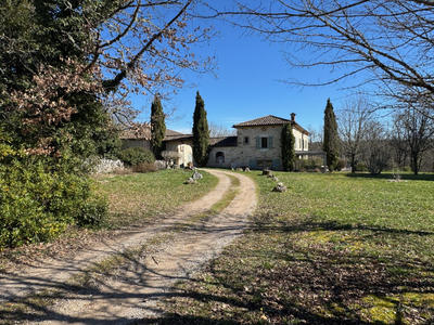 Maison - 330 m² - 9 pièces