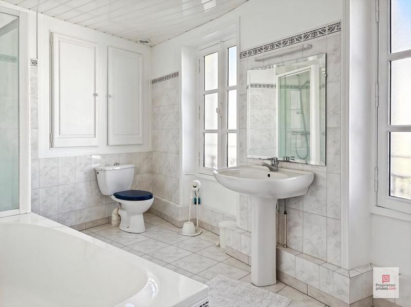 Maison - 244 m² - 10 pièces