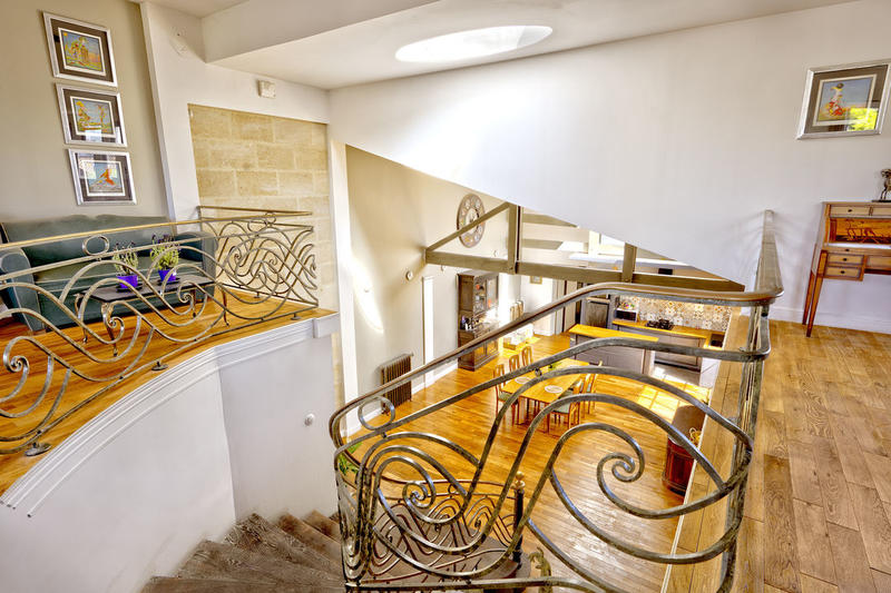 Propriété - 305 m² - 7 pièces