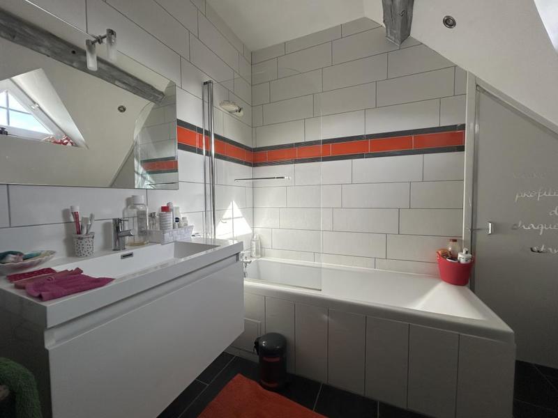 Maison - 141 m² - 8 pièces