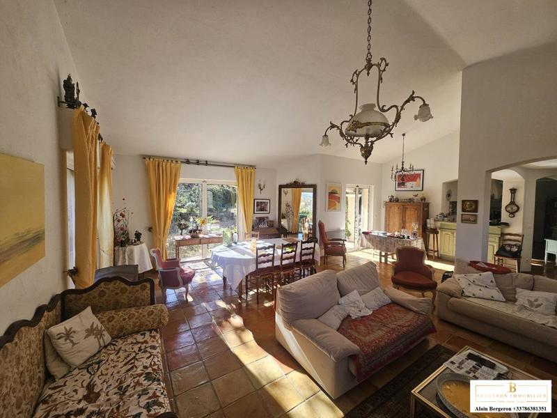 Maison traditionnelle - 157 m² - 6 pièces