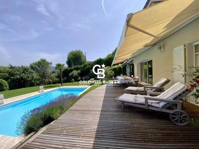 Maison - 312 m² - 6 pièces