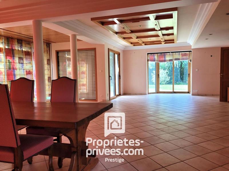 Demeure - 215 m² - 7 pièces