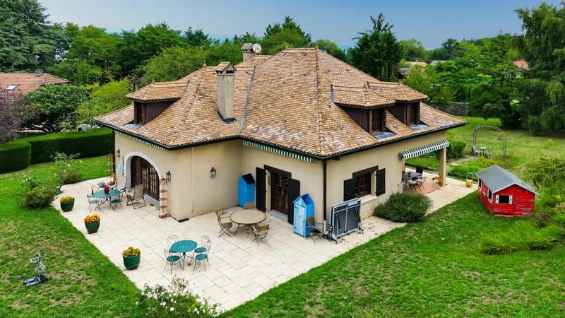 Maison - 230 m² - 7 pièces