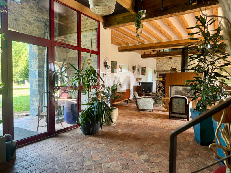 Propriété - 586 m² - 12 pièces